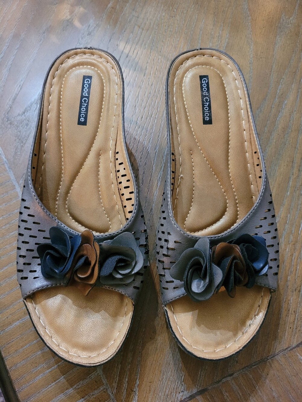 Good Choice Unique Wedge Flower Sandals Size 8.5